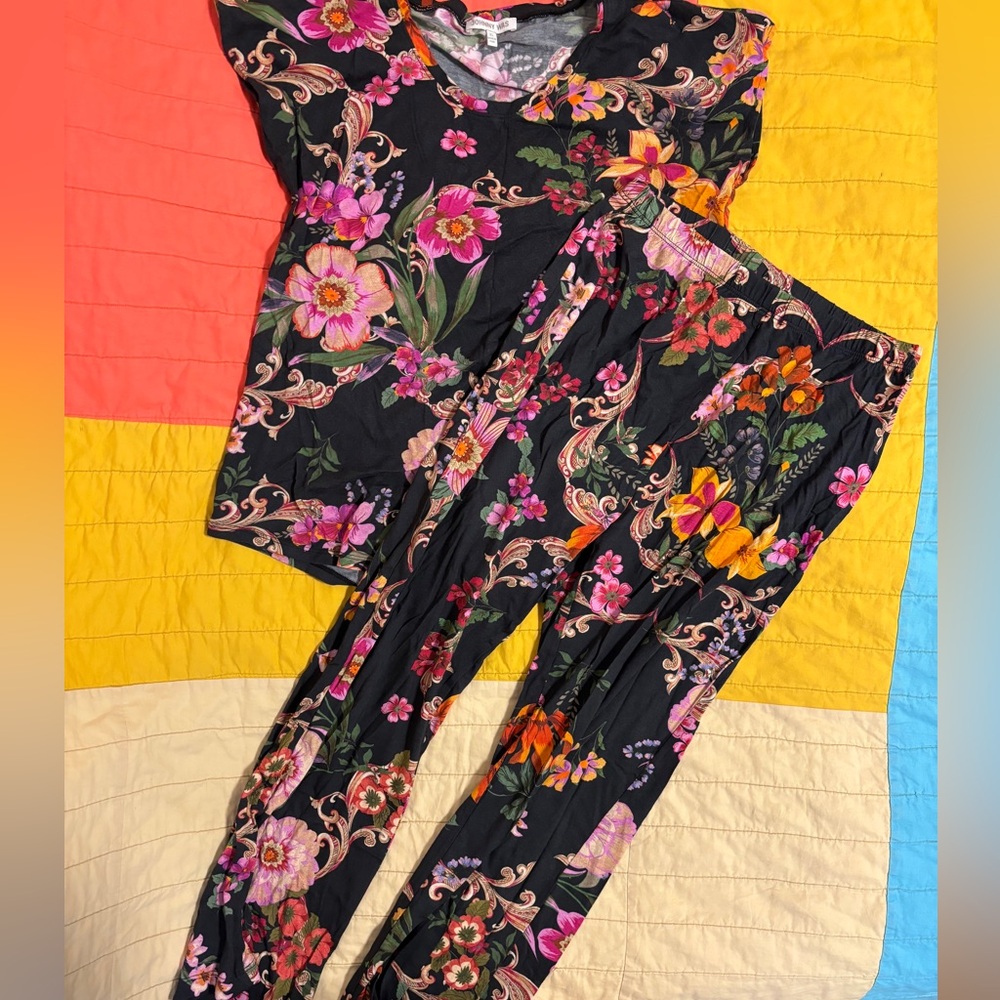 SOLD Like New Johnny Was Cap Sleeve Cotton Pajama Set, size XS, dark floral